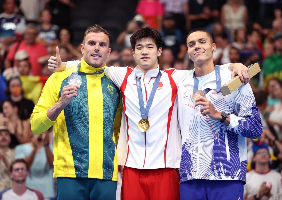 🇨🇳Pan Zhanle, who broke the world record of 100m freestyle, shared how he was discriminated: 

1. His greeting was ignored by Chalmers🇦🇺in previous matches. 

2. Alex🇺🇸deliberately splashed water on Chinese coaches in training. 

"It feels they look down upon us." But, he won🥇