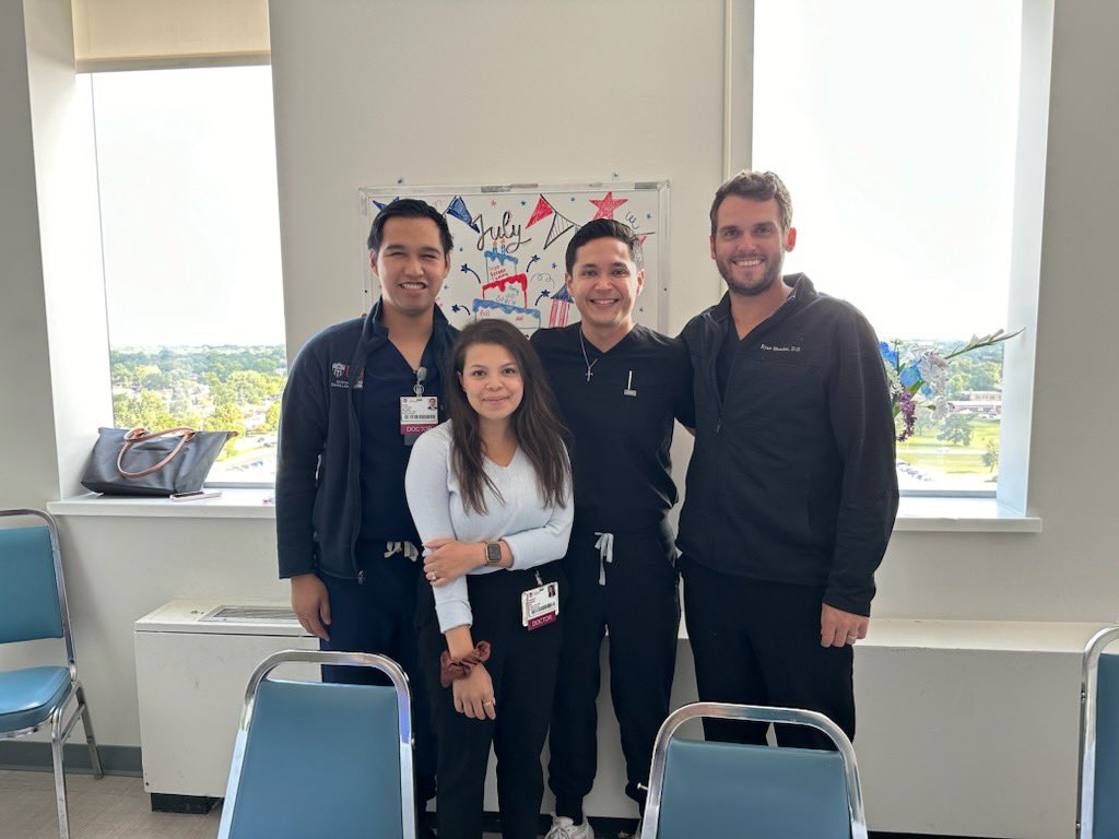 RobertOleas's tweet photo. Summary of my first month working on my dream job: 25 Colonoscopies, 15 EGDs and +100 good memories with my cofellows and GI lab staff 1/36 😍 #Gastroenterology #GIfellowship @LoyolaMedDH 💩 https://t.co/lYuVUXptI1