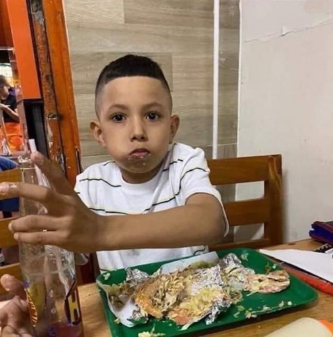 “no aceptamos tarjeta”

yo: