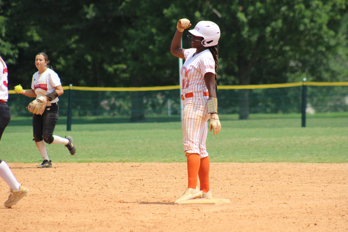 mykhl4's tweet photo. Thank you @unity_2024_2025 for making my last 3 years of travel ball  amazing!! 10 years of 🥎 and lots of memories and friendships made along the way.. Excited for the next chapter #11 aka Sticks ✍🏽 out🧡💜@henricosports @VHSLSoftball @watchsportswire @SoftballBsu https://t.co/yGmTwqk8J3