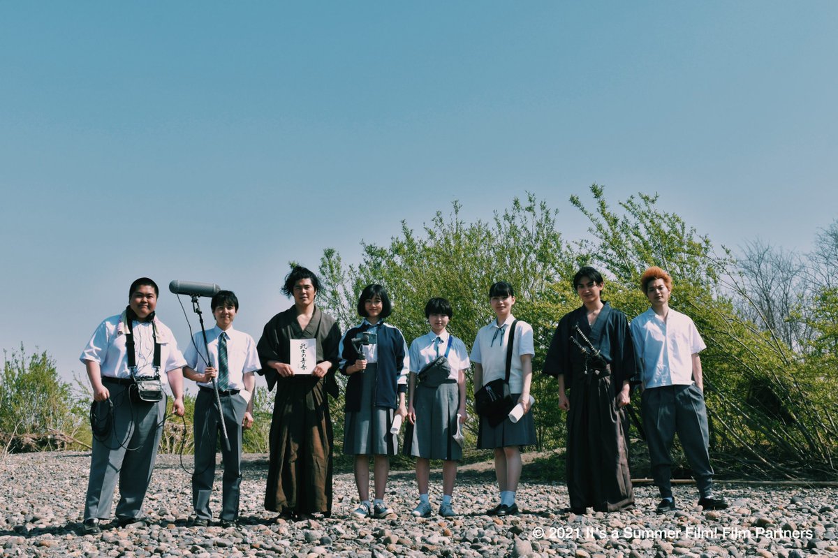 Akhirnya bisa nonton film bagus ini lagi, judulnya It's a Summer Film!

Sebuah surat cinta yang begitu manis bagi para pembuat film dan penikmati film.

Sekumpulan remaja bikin film samurai, lalu tiba-tiba genrenya mendadak sci-fi, terus diakhiri dengan luar biasa manis!!!