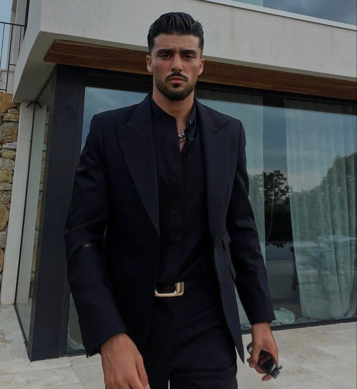 Buenas tardes noches lo que sea, soy Leonid Russo, no soy nuevo pero perdí mi antigua cuenta, den Fav y rt.