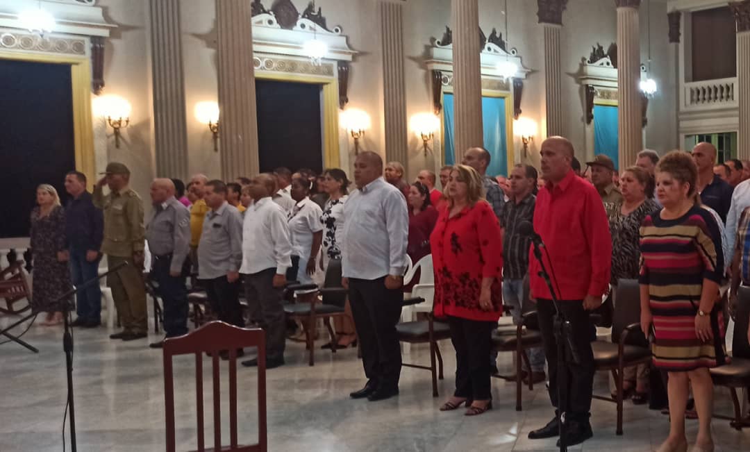 DeivyPrezMartn1's tweet photo. En marcha indetenible!!!  Hermosa noche de  reconocimiento a empresas, entidades, instituciones y organizaciones por su relevante labor en ocasión del 26 en #SanctiSpíritusEnMarcha 
Ellos #GenteQueSuma en su entrega sin límites en este #SanctiSpíritusEn26 https://t.co/ewBxMFLr4N