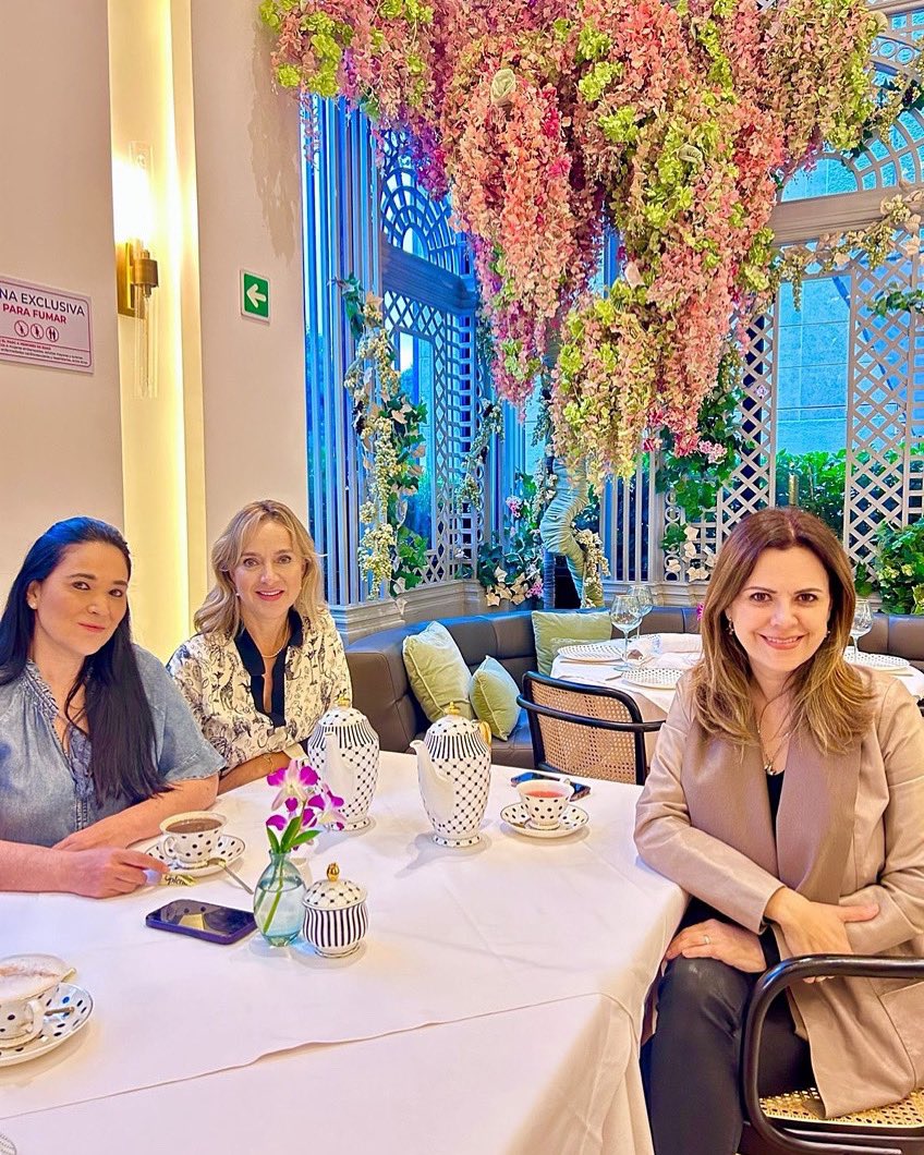 ¡Me encantó compartir la tarde con <a href="/MaruGarcia5/">Maru Garcia</a> y Estela Aguirre mi paisana y talentosa pintora en su visita por #CDMX! 

Deseo que la exposición "#ColoresDeMéxico" sea un rotundo éxito. ¡A poner en alto el nombre de #Coahuila! 🖼️

#CoahuilaPaDelante 
#OrgullosamenteCoahuilense