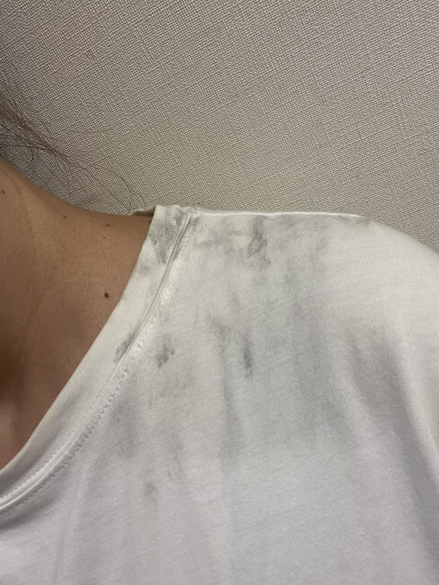 196eye1's tweet photo. @Mytrex_JP 
服の上から使用したらこんなに真っ黒に…
トリセツに書いてない… https://t.co/l9LnT3A1Rm