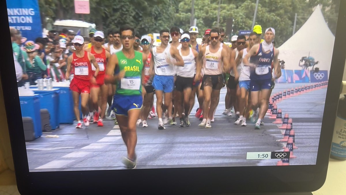 RunBlogRun's tweet image. The Men’s 20k is in first one kilometer walk, hot, terribly humid! Remember you can watch on @peacock right now! 8 am in Paris, 2 am in New York City! #racewalk, #Paris2024