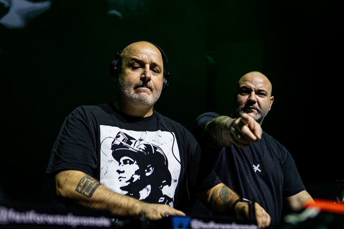 BEATOFICIAL's tweet photo. La intensidad del house, con las leyendas Carlo Lio B2B Nathan Barato🔥💣  Sigue los mejores momentos de #DressCodeBlack en https://t.co/Us0hQS5n93 
📸: @el_lente_de_sebas 

TOTAL MUSIC https://t.co/dG7RnZf2VY