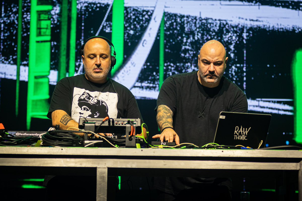 BEATOFICIAL's tweet photo. La intensidad del house, con las leyendas Carlo Lio B2B Nathan Barato🔥💣  Sigue los mejores momentos de #DressCodeBlack en https://t.co/Us0hQS5n93 
📸: @el_lente_de_sebas 

TOTAL MUSIC https://t.co/dG7RnZf2VY