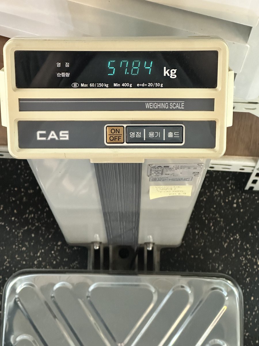 운동 두달 반 째

47키로에서 57키로

좀만 더 하면 앞자리 한번 더 바뀔듯 😈😈