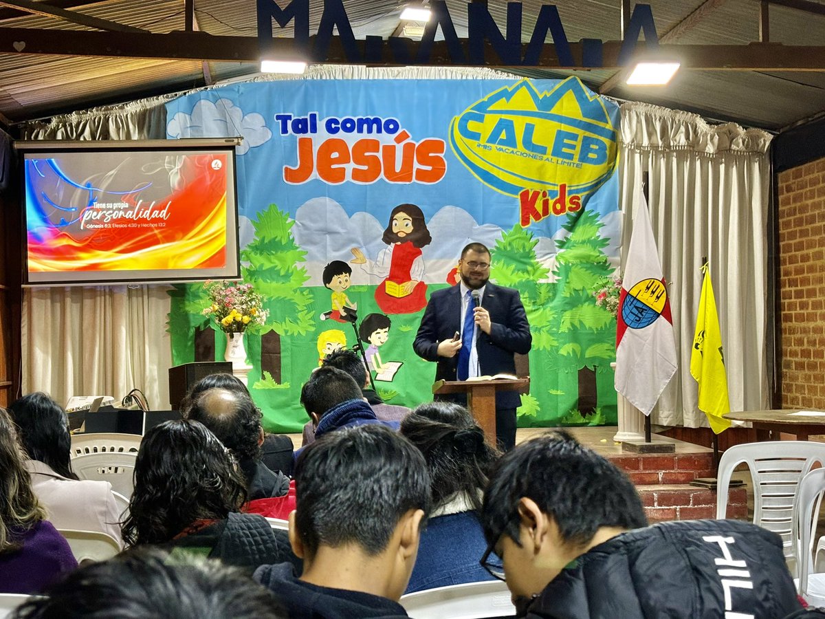 AdventistasUPN's tweet photo. Desde “La Alameda”, el Pr. Francesco Marquina, secretario asociado de @AdventistasUPN, comparte la Palabra de Dios en la cuarta noche de la campaña #MisiónCaleb2024. 🇵🇪🙏 Oremos por las personas que cada noche están siendo tocadas por el Espíritu Santo. 🕊️ https://t.co/yRRjfZuvaw