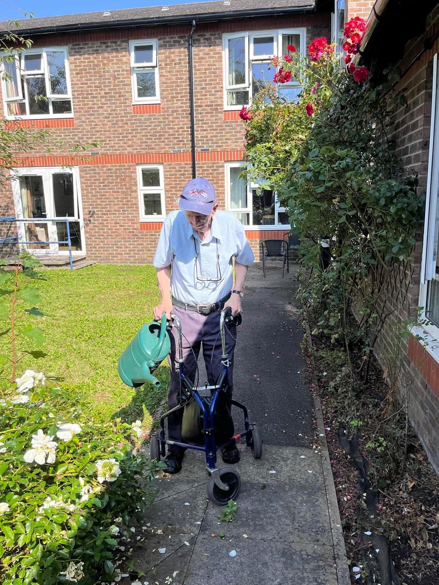 <a href="/AugustaCourt/">AugustaCourt</a>  While Des was working in the garden and watering💧 plants🪴,Elizabeth enjoyed admiring them in this gorgeous sunshine 🌞#flower #FLOWERGARDEN #SummerVibes2024 #TeamWorkMakesTheDreamWork <a href="/AnchorLaterLife/">Anchor</a>