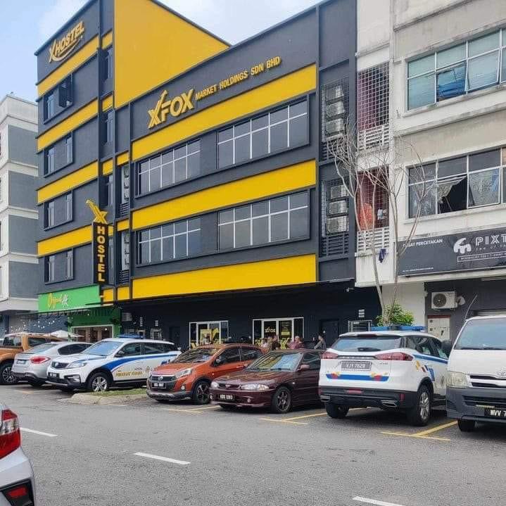 FinancialGory's tweet photo. RM30++ juta jumlah rampasan.

90+ akaun bank disyaki ‘keldai’ digunakan.

10+ premis perniagaan.

XFOX diserbu BNM + KPDN + PDRM + NFCC. https://t.co/IHyJYPrRmw