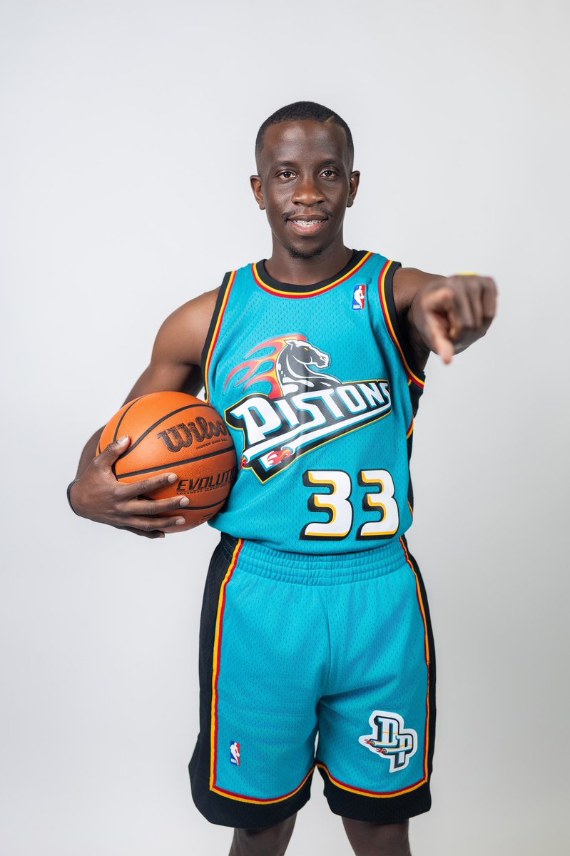 margizzle4real's tweet photo. Im always Behind The Scenes, but this time I wanted to do something different. I told Stage5_ (IG) “I want to do an NBA Media Day theme B-day photoshoot”.  He said “Let’s do it”. This is what we came up with. Im Blessed and Grateful to see another day and year.  33  🙏🏿🙌🏿✊🏿💪🏿 https://t.co/EiEwnLGawr