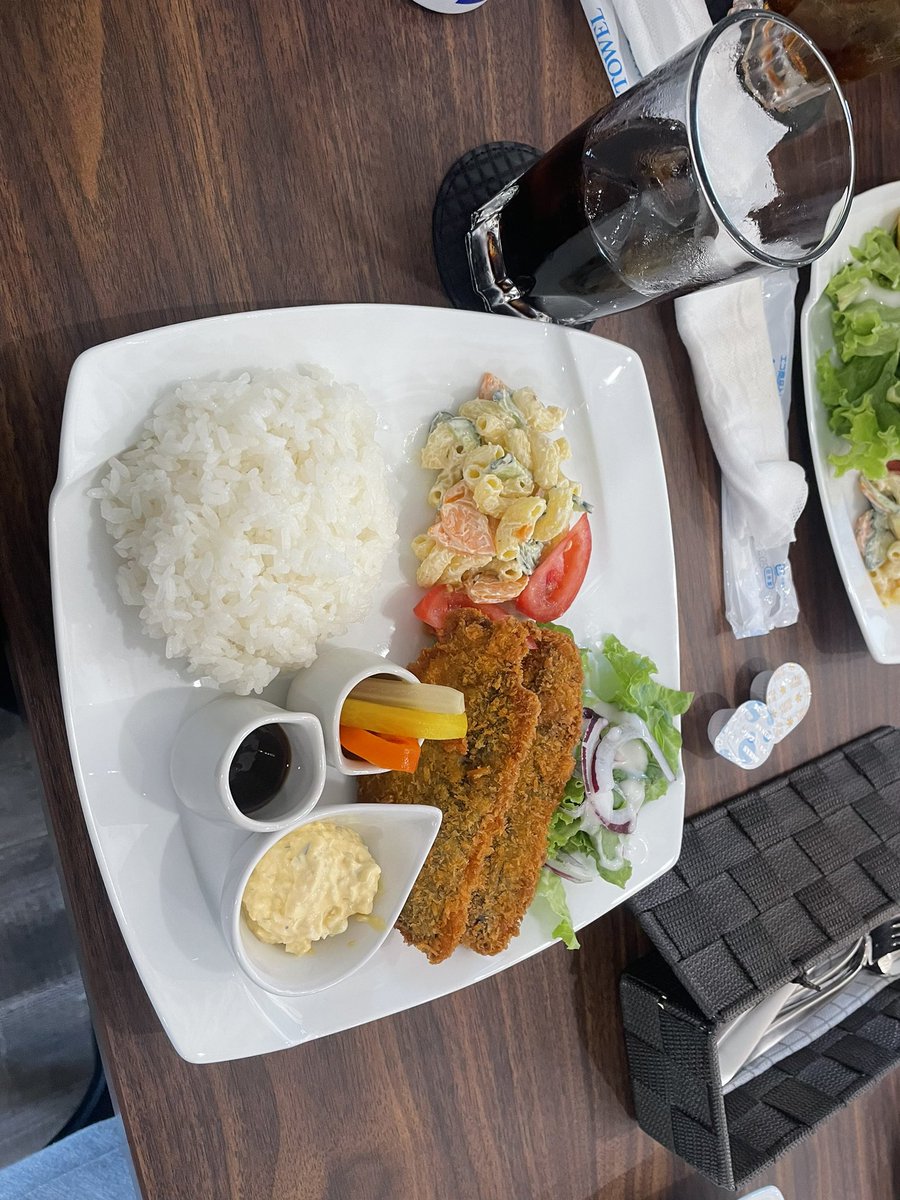 Dzone14829887's tweet image. 今日は我が社
創業記念日

社員さんと一緒に今日からランチの
始まったHALFSHELLさんでランチ
美味しかった。

今日から12年目
コツコツ前進し頑張って行くぞ。

＃HALFSHELL
＃ふじえだ
#先週オープンした
#カキバー
#新たなメンバーと新たなステージへ