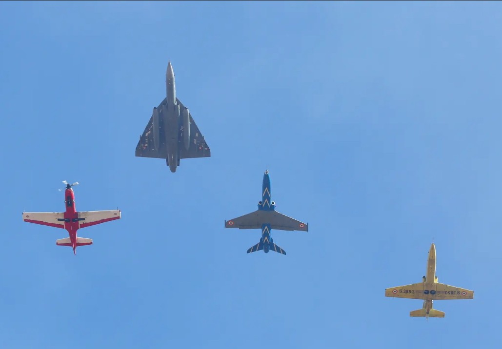 writetake's tweet photo. #GodSaveHAL
How long can the babus in MoD and invisible idols in PMO fool the Nation in the name of Make in India in A&D sector? Let's be serious for once to support our Armed Forces. To me, #MakeInIndia is just an eyewash and a slogan sans substance. I have private industry fellows crying at the state of affairs of India's A&D. If you bulldoze, threaten and silence a Nation, chances are that things will boomerang. Fearless folks will emerge. They will speak the truth backed by planeloads of evidence. Because, for them the Superheroes of this Nation are NOT spineless netas & greedy babus -- but the Men n Women protecting the borders, skies and seas. And for them, it is the Tricolour that's paramount and NOT the concocted n biased script being circulated with a pakka agenda. Truth is bitter, but better any day. Never underestimate the power of a silent breeze...Look into my eyes to see what's coming up next. Stop Mock in India! #AKM 🇮🇳
#GSH Part-3
https://t.co/mPRUNL7EVo
#TarmakMediaHouse #TMH #Avgeeks #IAF #IndianArmy #IndianNavy #GuruKalam #GuruKota #Military #JournalismOfPurpose #Journalism #Airpower #LCA #Tejas #TejaMk1A #NationFirst #IndiaFirst
@IAF_MCC @adgpi
@indiannavy @PMOIndia @rajnathsingh @SpokespersonMoD @tarmakmedia @narendramodi @DefProdnIndia @HALHQBLR