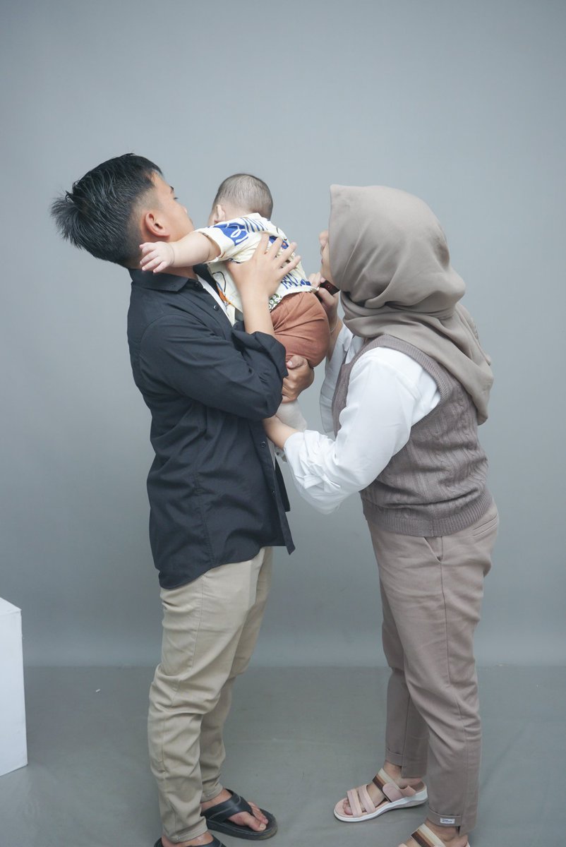 ksjhere99's tweet photo. Family; Where life begins, and love never ends. https://t.co/A1WowZzLTa