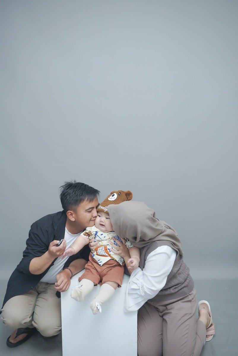 ksjhere99's tweet photo. Family; Where life begins, and love never ends. https://t.co/A1WowZzLTa