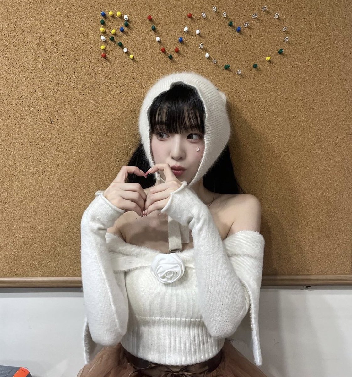 irenebfe's tweet photo. happy gf day ciwi ciwi cantikku, be happy yaa ol!
@Jodhyun @baechui @jendk_ @rurkwai @ptgeon @hcnsohee @grroyeon @gyeongwonr @jndeugiq @byubeyi @imazhaii @yheojha @geludf @nayeontci @somplisss @seulgikangxy @ryuxjn 💗 https://t.co/IvTE3Hz3tY