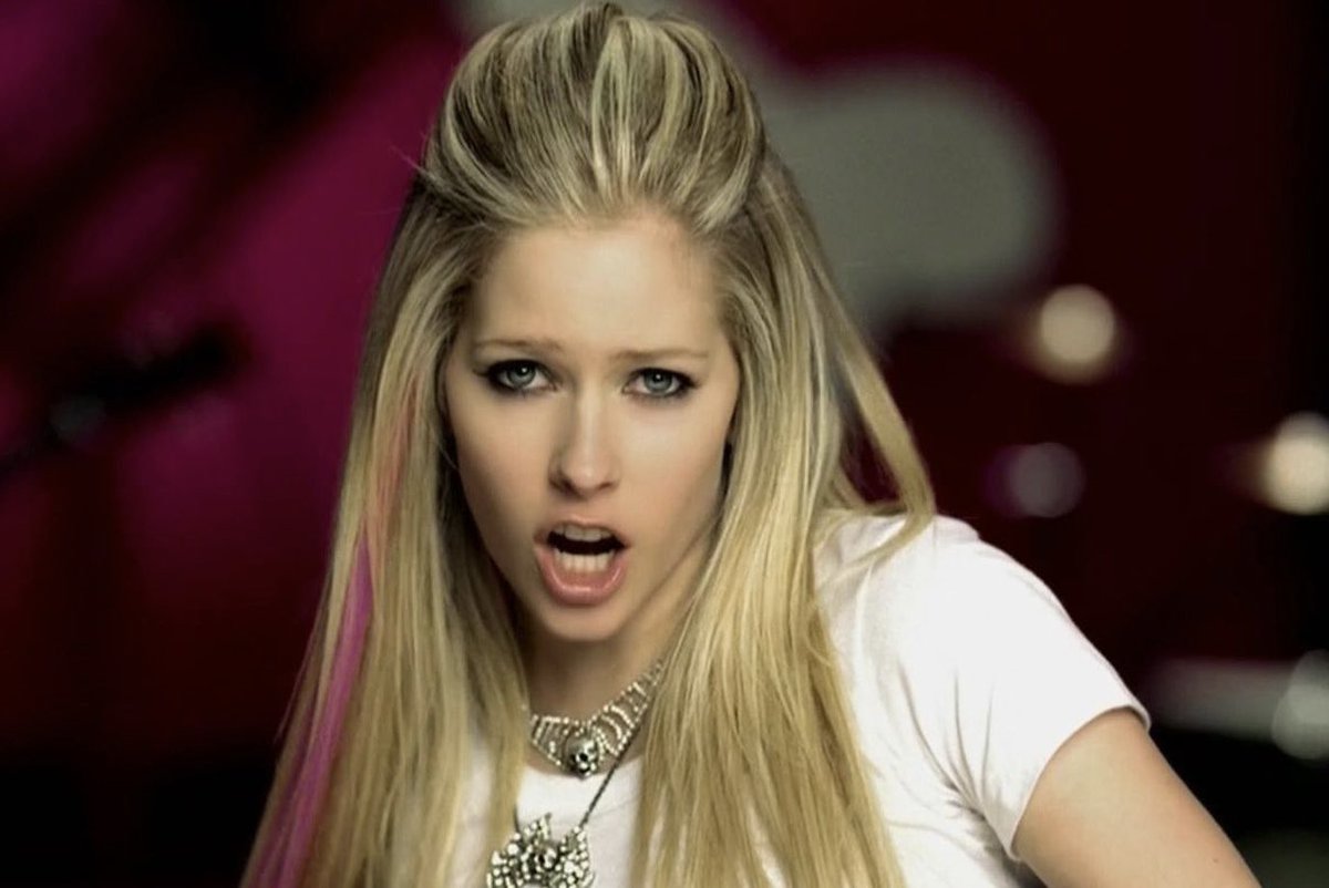 PopCrave's tweet image. Today is National Girlfriend Day.