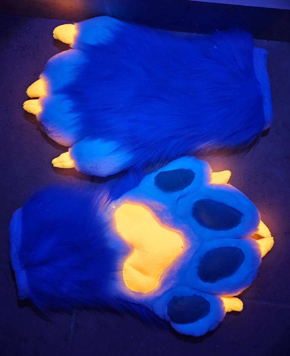 Kemono dragon premade finished ✅️💕
 This fursuit mini partial is now available for sale and is looking for a new home !!👀🐦

Includes:
- Furhead (full lined interior and neck).
- Tail
- Handpaws
- Digital badge (with name of buyer's choice)

$1,800.00 USD + Worldwide shipping