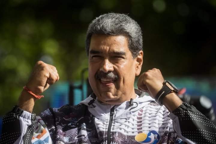 Declaración de <a href="/CubaMINREX/">Cancillería de Cuba</a> reitera el firme apoyo y solidaridad de #Cuba con el Gobierno bolivariano que lidera el compañero <a href="/NicolasMaduro/">Nicolás Maduro</a> y la unión cívico-militar del heroico pueblo venezolano.

#ManosFueraDeVenezuela
