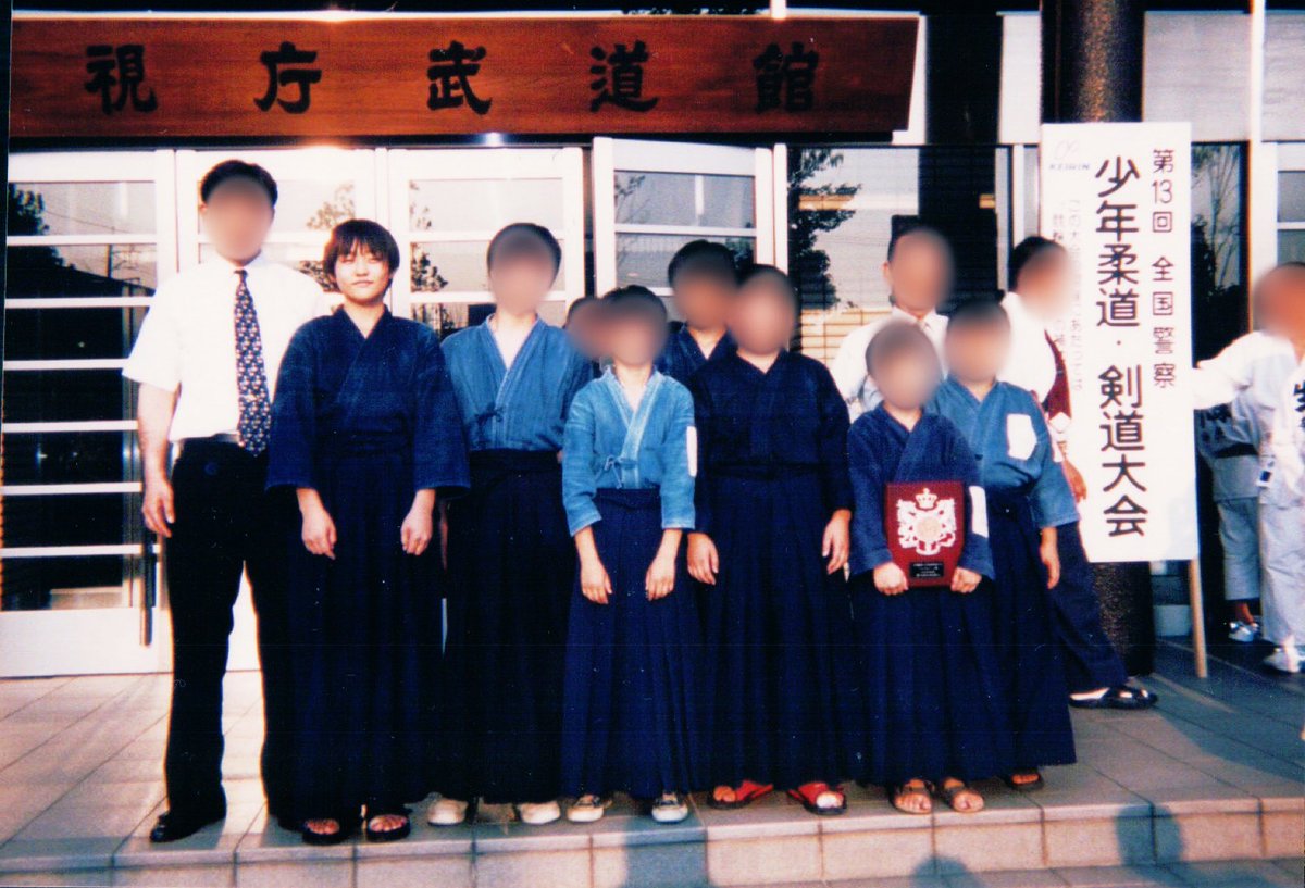 SPshacho's tweet image. 【SP社長の生い立ち】
DMやTikTokで経歴を聞かれる事が多いので、ド底辺人間がSPまで這い上がる生い立ちをダラダラと記していきます🕴️
『若い人達が警護に興味を持ってもらうにはSP社長の身ぐるみを剥がすべき』
そう考えました。
(面白くないのと文章長いので興味ない方は閉じてください🙇♂️)…