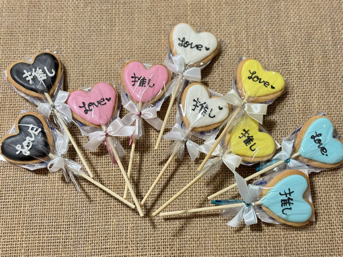 sherry91675464's tweet photo. 推しカラークッキー🩵🩷
他の色も作る予定です✨

#お菓子作り #お菓子作り好きな人と繋がりたい #コッタ  #ケーキ作り #ケーキ　#お菓子  #お菓子作り記録　#アイシングクッキー　  #お菓子作り記録 #cotta #富澤商店 #tomiz https://t.co/EGZYUsI2Qp