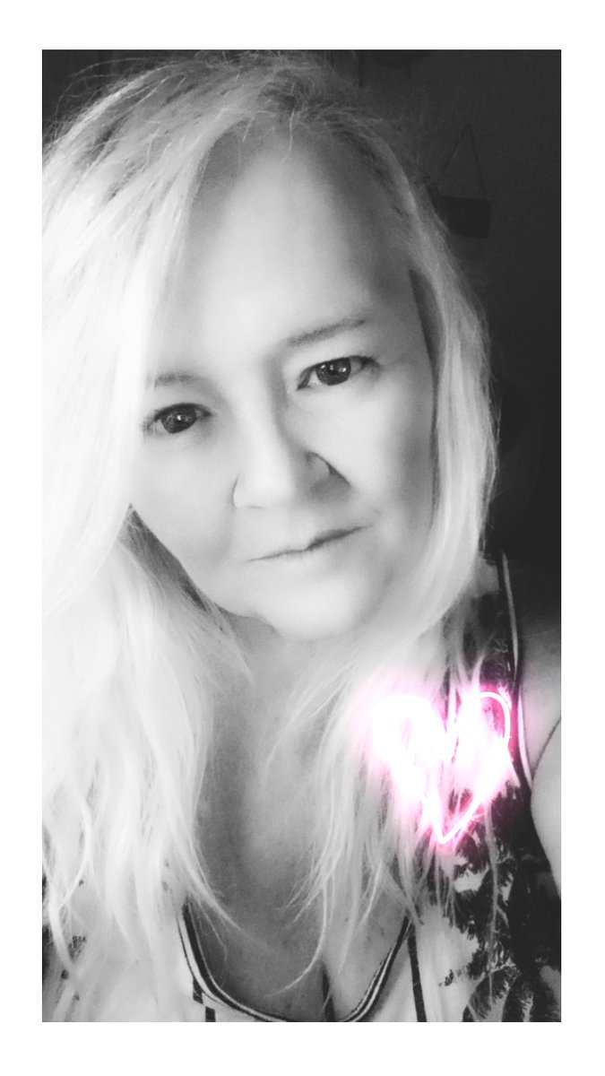 FiestyClaws's tweet photo. Feeling so lonely and heart broken 💔 https://t.co/I6ppb4aeS6