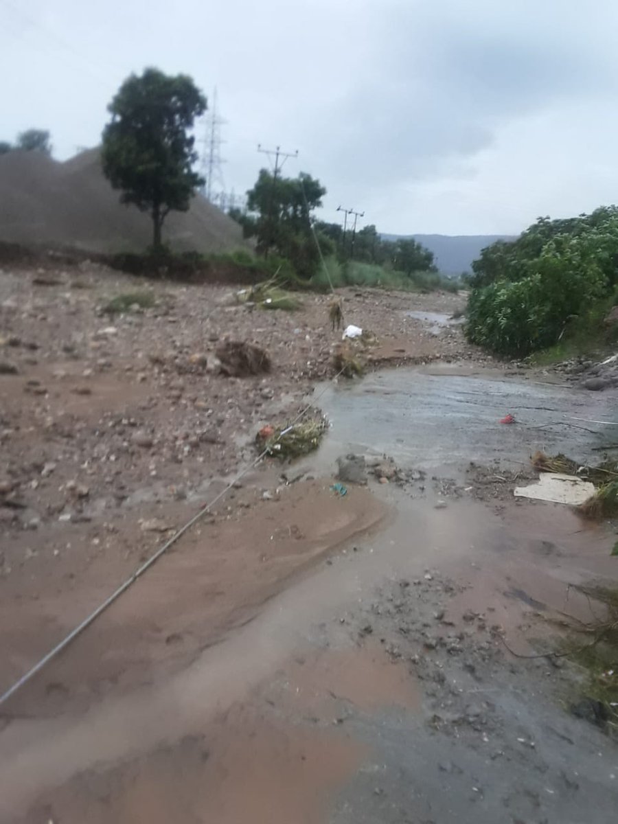 Xenstd2jpdcl's tweet image. 33KV Malhori Jagir line has been put out of circuit due to poles damaged in flash floods. Areas affected Malhori Jagir Bajalta