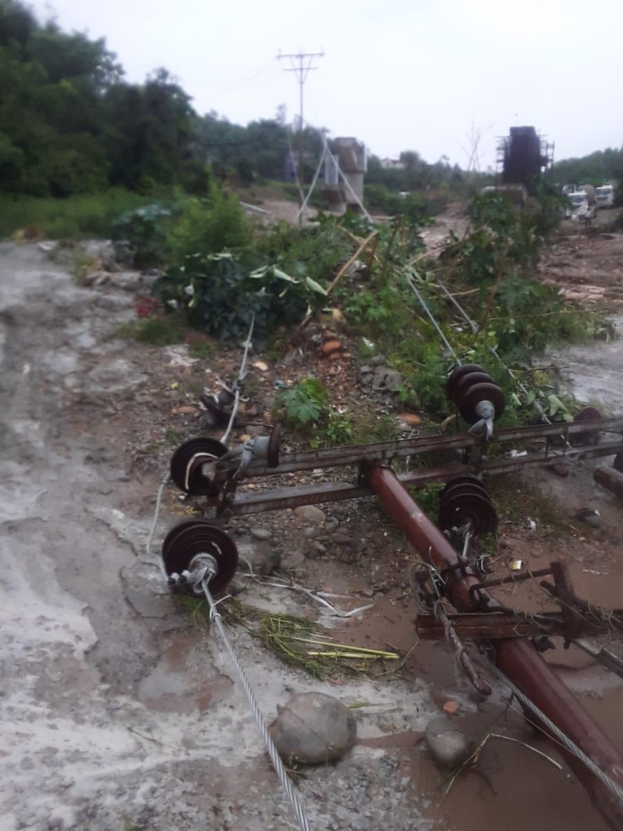 Xenstd2jpdcl's tweet image. 33KV Malhori Jagir line has been put out of circuit due to poles damaged in flash floods. Areas affected Malhori Jagir Bajalta
