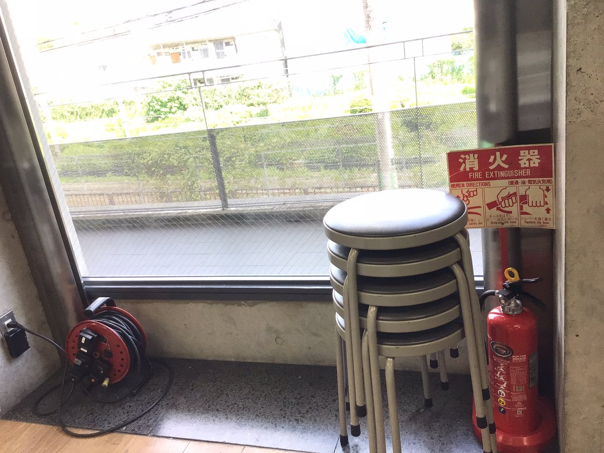 dobazoukun's tweet photo. みんな元気ぱお？すいどーばたでは夏季講習が始まったぱおん🌴🌊🍍
陽の光差すアトリエで暑さに負けず頑張るパオ💪！ https://t.co/lWifJWsqUr
