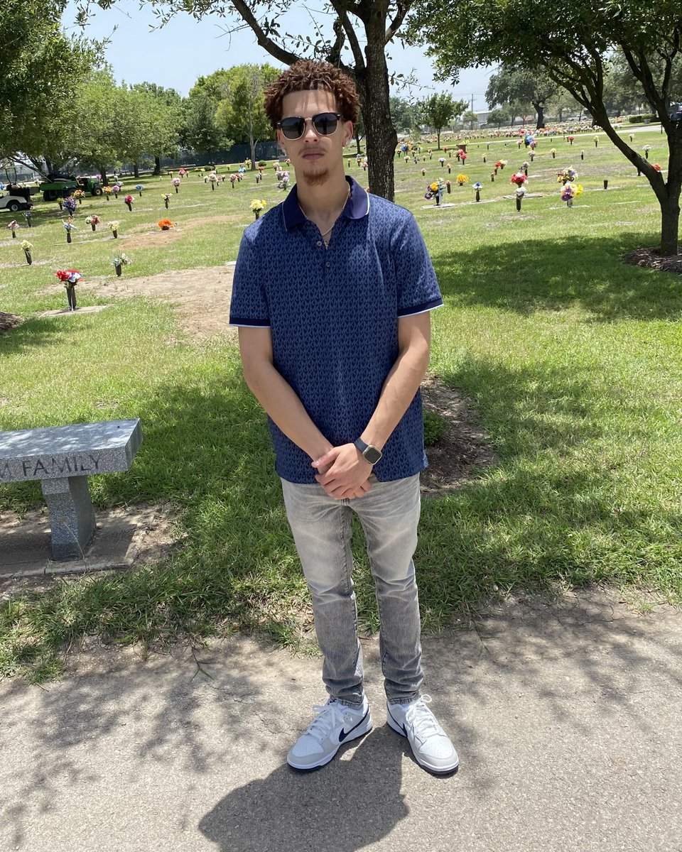 yung_curry_30's tweet photo. Last 2 days been crazy still canβt believe Iβm typing this fr sum that wonβt ever sit right wit me, Get yo Rest. love you broποΈ#LLshadππ https://t.co/lMwKMqeldr