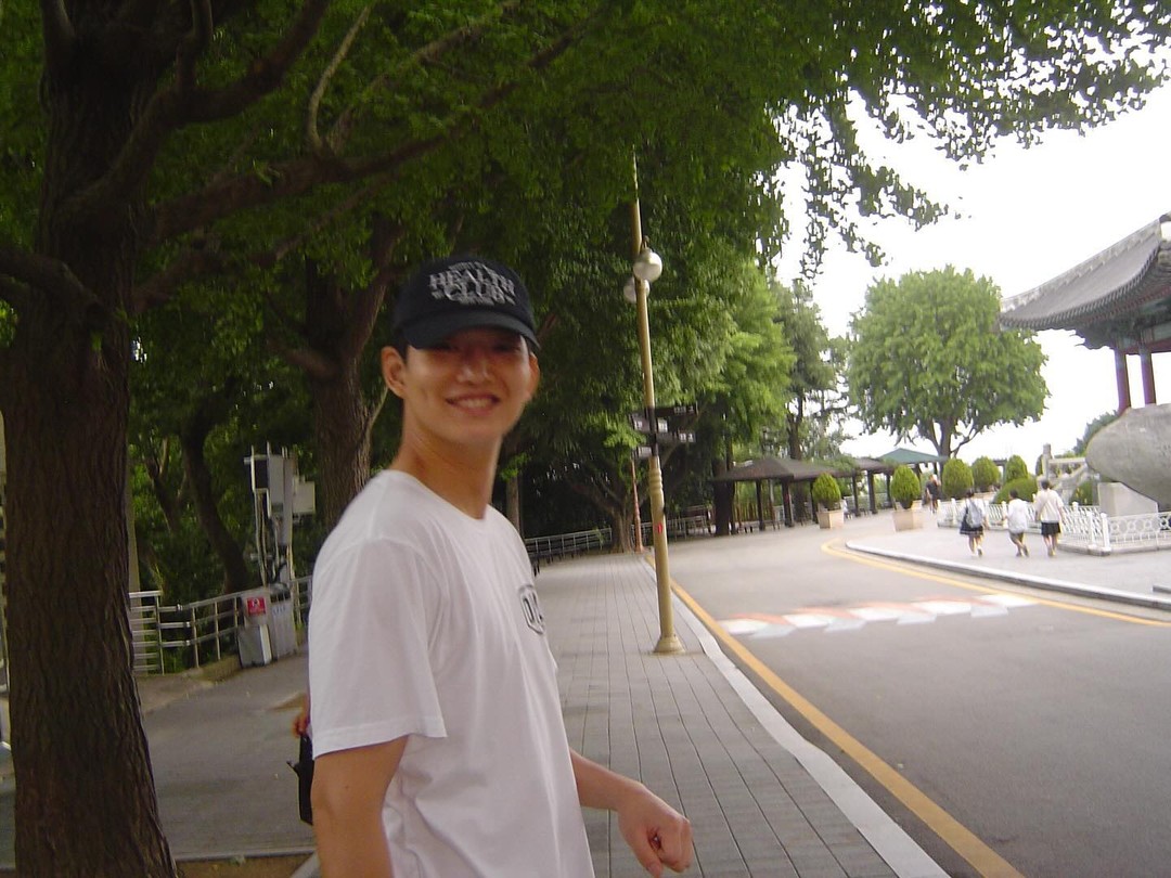 jongbinfiles's tweet photo. 240801 | 900_0ng Threads Update 💌✨

"화질구지입니다."

#윤종빈 #YoonJongBin https://t.co/FW0eBTg3pd