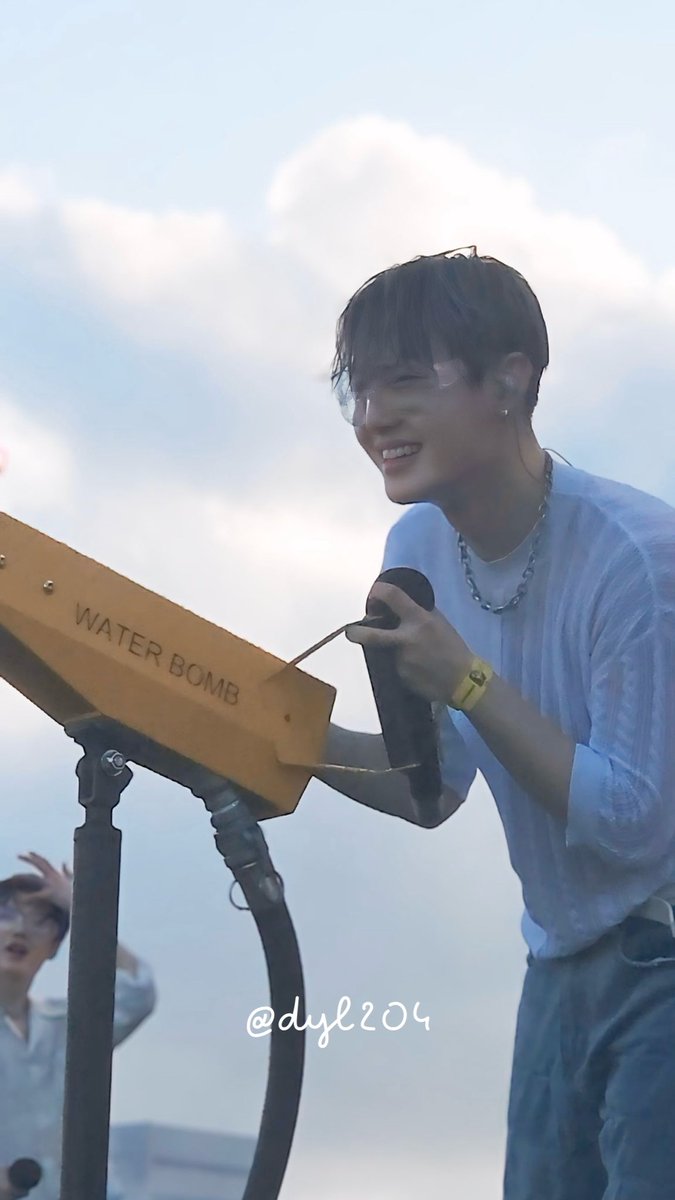 dyl2O4's tweet photo. 240727 WATERBOMB 부산 워터밤

#DOYOUNG #도영 #ドヨン
#트레저 #TREASURE https://t.co/UCIonir7vW
