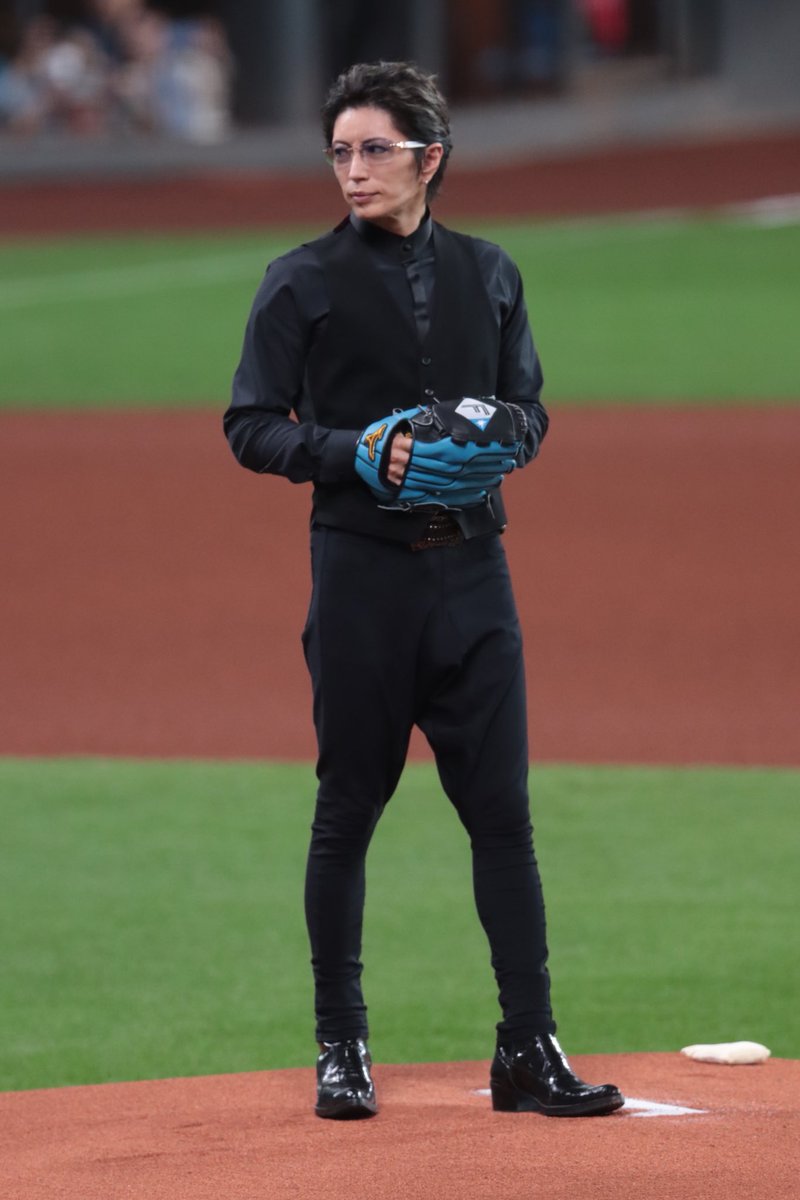 [分享] GACKT 今天為日本火腿開球