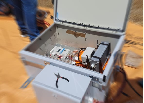INESC_Brasil's tweet photo. A Internet das Coisas (IoT) conecta dispositivos cotidianos à internet, criando uma rede interconectada que coleta e compartilha dados, transformando como vivemos e trabalhamos. manutenção. Saiba mais em: https://t.co/vI4oG35p51 https://t.co/kYVMWq8X9A
