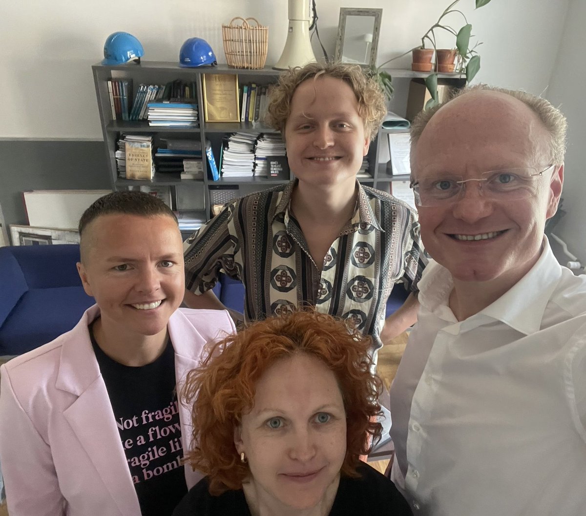 🔊 Jaunajā <a href="/DELNA_LV/">DELNA 🇺🇦</a> raidieraksta "Kā uz Delnas" epizodē sarunājamies par korporatīvo pārvaldību, taksonomiju un aktīvu dzīvesveidu ar Māri Vainovski, zvērinātu advokātu, zvērinātu advokātu biroja "Eversheds Sutherland Bitāns" vecāko partneri un <a href="/FICILatvia/">FICILatvia</a> valdes locekli.