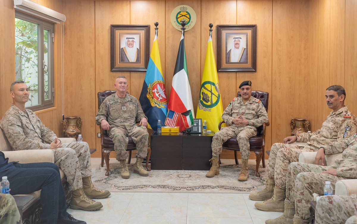 استقبل آمر #القوة_البرية اللواء الركن خالد علي زايد في قيادة القوة البرية ، قائد قوة واجب سبارتن اللواء تشارلز كامبر و العميد ستيفن لايتفوت قائد لواء المهام 51 من المشاة البحرية الامريكية ( المارينز ) و الوفد العسكري المرافق لهم .

و قد تم خلال اللقاء تبادل وجهات النظر حول