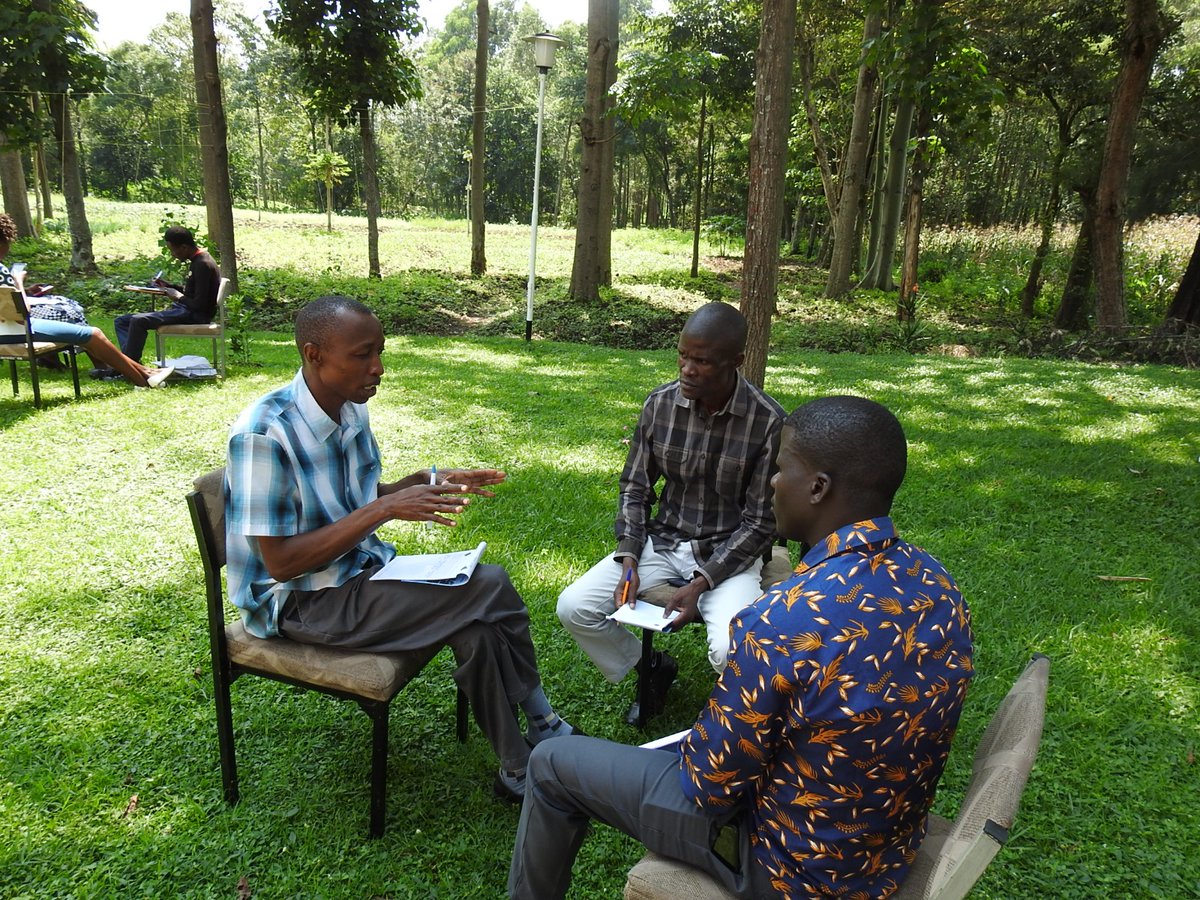 PamojaFT's tweet photo. Ongoing Peer-to-peer reflection workshop among Peace Champions from Bungoma and Kisumu Counties. 
Reflecting, learning, transforming: Peace in action.

#peacebuilding #CommunityEngagement #peaceandgovernance #p4timpact https://t.co/aQJaM3n0KP