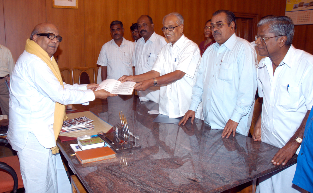 GAVASKAR tweet media