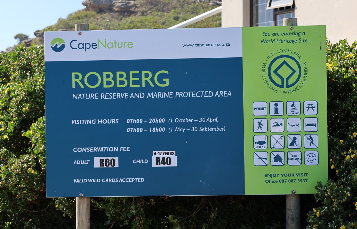 flowtravel_1's tweet image. A2: They are protected areas in the ocean or along coastlines. The national parks of the ocean! MPAs are home to spectacular marine species and they allow for scientific research. 🐠

#MPADay #OceanProtection #LetsTalkMPAs #MPAs