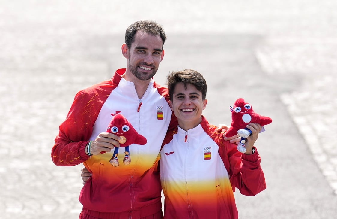Comité Olímpico Español (@coe_es) on Twitter photo 🥉 + 🥈
🥹 Sencillamente...¡HISTÓRICO!
❤️ Os queremos mucho <a href="/Alvaroatletismo/">Álvaro Martín Uriol</a>, <a href="/garciaperezmari/">María Pérez OLY</a>
#Paris2024 #Olympics #ElCorazónDeEspaña❤️🇪🇸 🥉 + 🥈
🥹 Sencillamente...¡HISTÓRICO!
❤️ Os queremos mucho <a href="/Alvaroatletismo/">Álvaro Martín Uriol</a>, <a href="/garciaperezmari/">María Pérez OLY</a>
#Paris2024 #Olympics #ElCorazónDeEspaña❤️🇪🇸