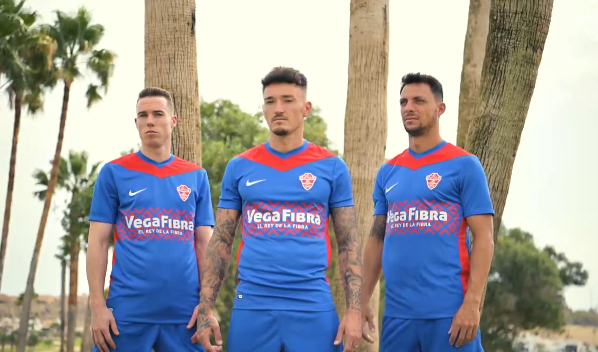 👕 El <a href="/elchecf/">Elche Club de Fútbol</a> presenta su segunda camiseta de la mano de <a href="/nikefootball/">Nike Football</a> con los colores de la ciudad de Elche.
 
📝 ¿Qué os parece? 
#camisetassegunda #gradabpro