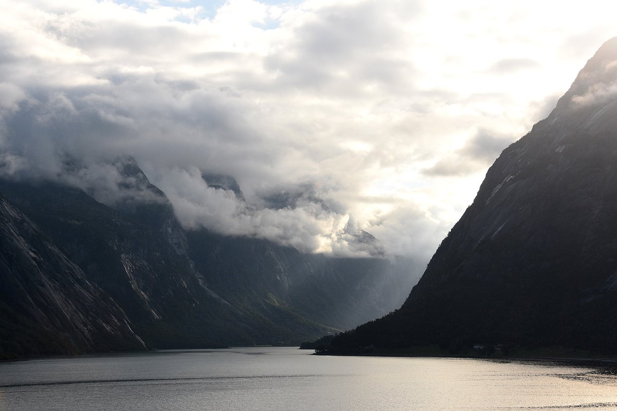 Een mooie manier om lang van de Noorse fjorden te kunnen genieten is een cruise met de <a href="/HALcruises/">Holland America Line</a> : urenland varen op de mooiste plekken van West-Noorwegen: natuurlijkscandinavie.nl/articles/verke…