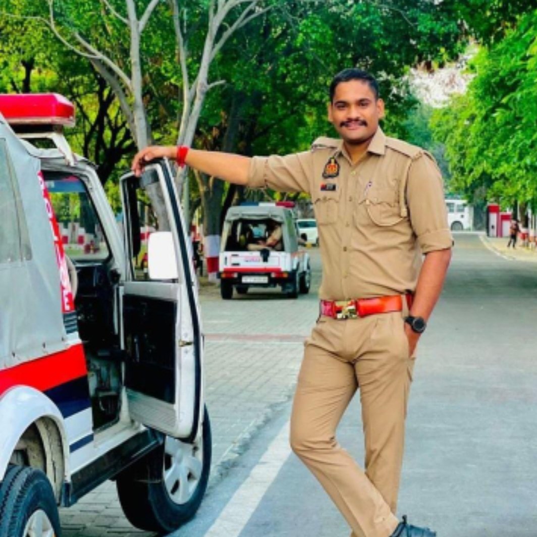 LiveNewsAmjad's tweet photo. हापुड़ सिकंदर गेट बड़े मदरसे पर कांवड़ियों द्वारा मदरसे मैं अंदर घुसने की कोशिश और गेट पर जय श्री राम के नारे व सबसे ज्यादा बदतमीजी करने वाला UP पुलिस का सिपाही है ऐसे व्यक्तियों को पुलिस से बर्खास्त करना चाहिए
@dgpup @Uppolice @UPGovt @hapurpolice @ashrafddnews @WasimAkramTyagi https://t.co/BK7wbO0dho