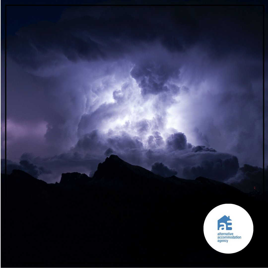 a3onlineuk's tweet photo. The MET Office have issued a YELLOW warning for thunderstorms for Midlands and most of the South of England today.

The Alternative Accommodation Agency is on hand 24/7 to respond to queries and accommodation assistance.

#a3onlineuk #insurance #claims #storm #weatherwarning https://t.co/2eO7hYd7uc