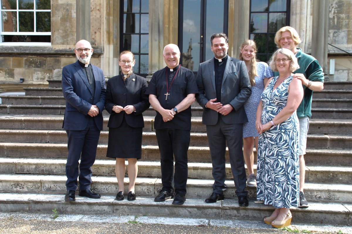DioceseOfYork's tweet image. Yesterday, our two new suffragan bishops were announced at Bishopthorpe Palace - follow the link to view photos from the day, along with their trips around their respective archdeaconries: flickr.com/photos/diocese…

Find out more about Flora and Barry here: dioceseofyork.org.uk/new-bishops-se…