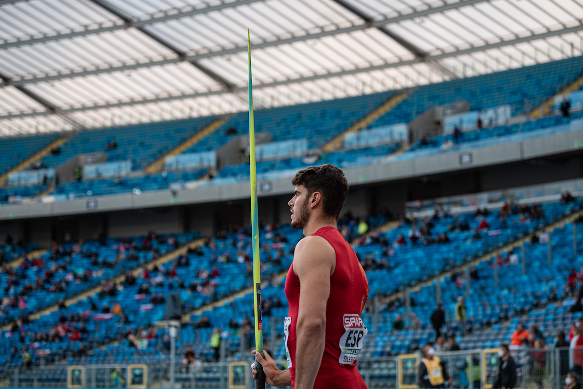 🔊«Astorik azkarrenak ez dio sekula lasterketako zaldi bati irabaziko»

🎙️Ainhoa Azurmendi (<a href="/AinhoaAtxur/">Ainhoa Azurmendi Echegaray</a>) kirol psikologoak, eta Odei Jainaga xabalina jaurtitzaileak hitz egin dute, besteak beste, Simon Bilesen txakurraz, eta 'Topuria' mentalitateaz.

📻naiz.eus/eu/info/notici…