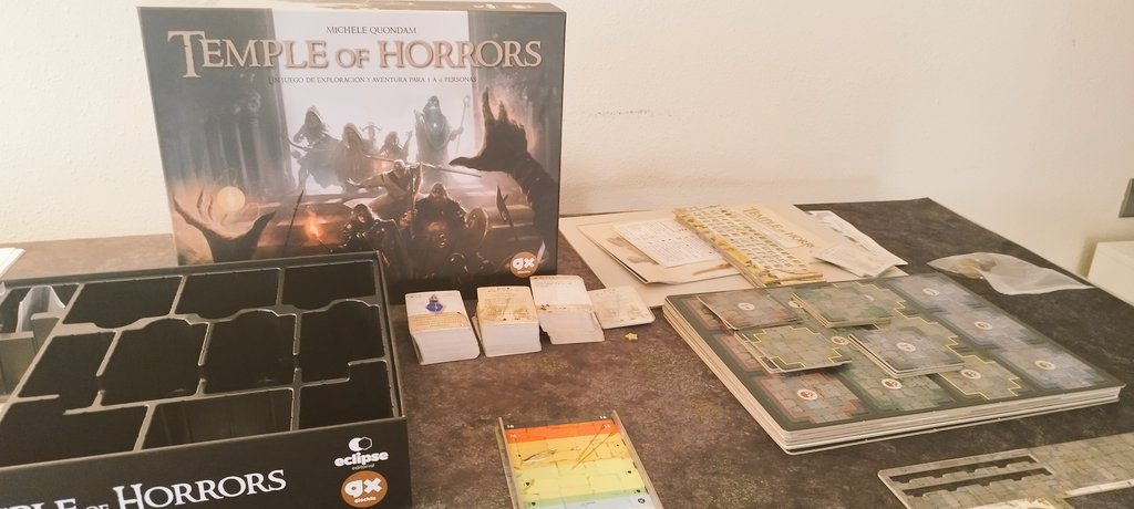 Recibido Temple of Horrors de <a href="/EclipseEditoria/">Eclipse Editorial</a> ! Esta tarde a organizar componentes y darle al manual. En breve partida, compartiré impresiones por aquí. Me motiva mucho, el juego incluye mecánicas novedosas para un juego de mazmorreo. Deseando probarlo! #juegosdemesa