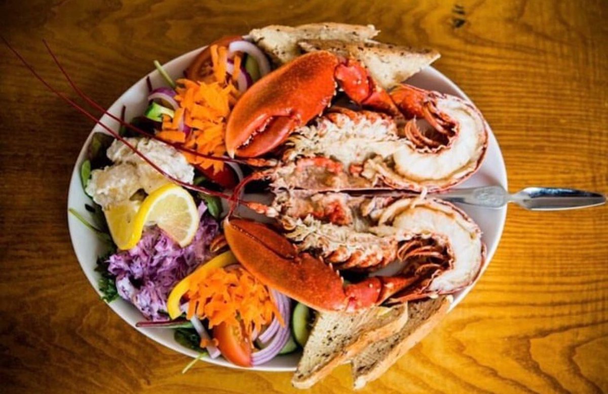 StartBayInn's tweet photo. Run, donโt walk! ๐๐พโโ๏ธโฃ
โฃ
We have limited delicious #lobster on our #specialsboard again๐ฆ๐ฅโฃ
โฃ
With this glorious weather making it perfect for #alfresco #dining on our patio, you can enjoy a lobster platter with a nice cold drink๐น โฃ
โฃ
#FreshSeafood #SeaToPlate #Pub https://t.co/Mt0Ta6qmL2